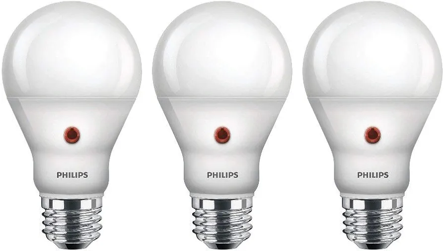 PHILIPS LED Dusk-to-Dawn Outdoor A19 Light Bulb, Flicker-Free, 800 Lumen, Soft White Light (2700K), 8W=60W, E26 Base, 3-Pack